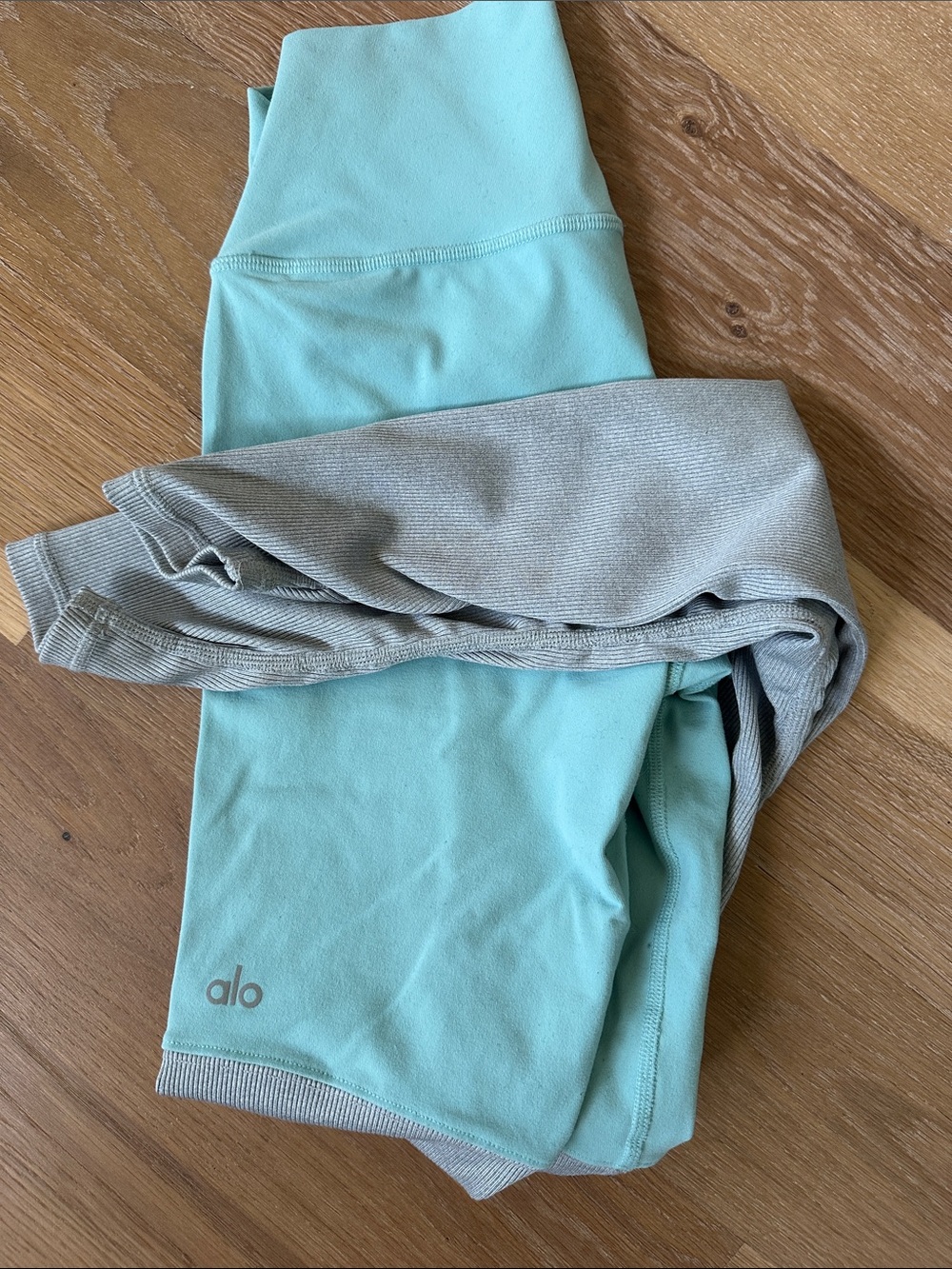 ALO Yoga Women’s  Goddess Leggings Light blue/gray